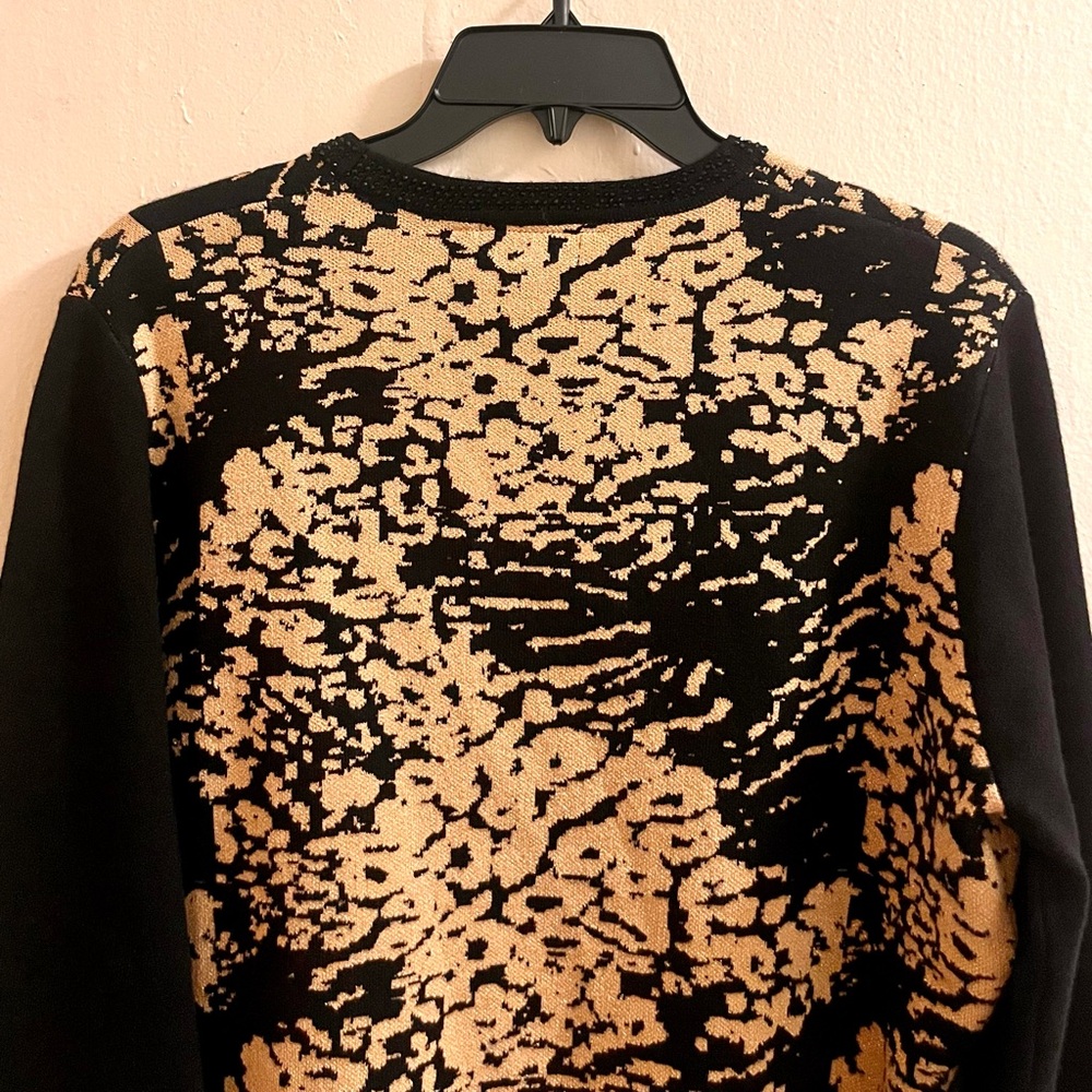 🆕 gold metallic & black abstract animal print sweater with rhinestone neckline - Picture 10 of 13